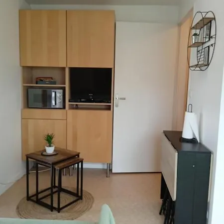 Charming 20m Overlooking The Pond Appartement